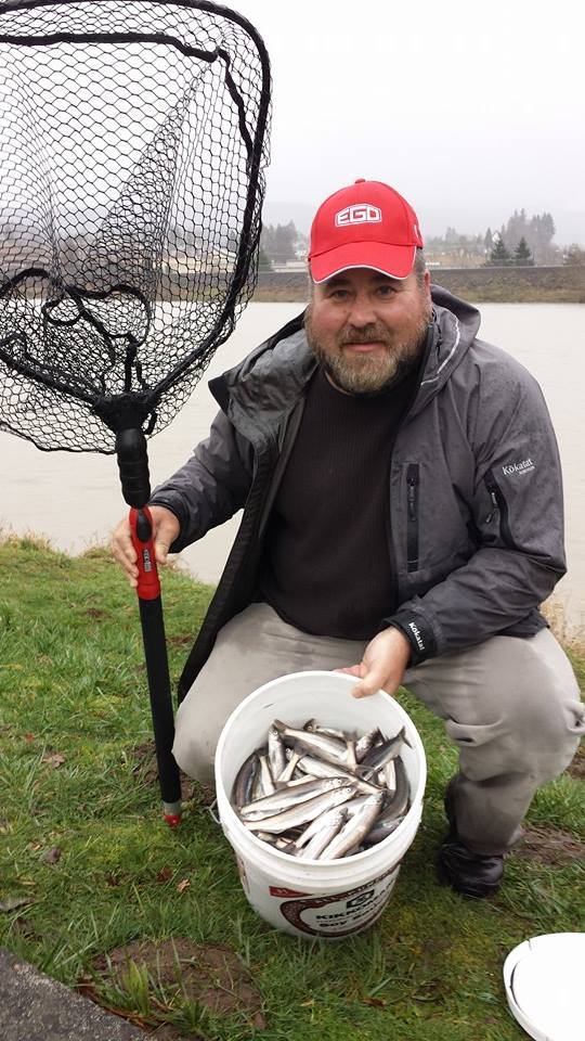 How to dip for smelt  Here's a video on how to dip smelt in the Cowlitz  River ahead of the Saturday, March 5, recreational dip-net fishery from 8  a.m. to 1