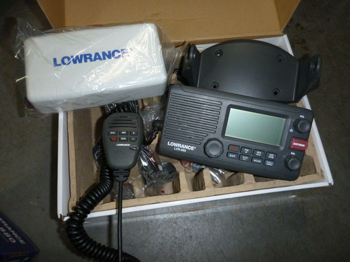 Lowrance_880_vhf.jpg